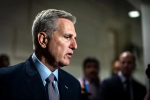 Chủ tịch Hạ viện Mỹ Kevin McCarthy họp báo sau khi bị bãi nhiệm ngày 3-10.