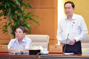 Phó Chủ tịch thường trực Quốc hội Trần Thanh Mẫn nêu ý kiến tại phiên họp.
