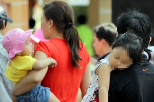 Công ty đơn phương chấm dứt hợp đồng khi người lao động đang nuôi con nhỏ dưới 12 tháng là trái với quy định của pháp luật.