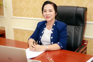 Ông Nghiêm Đình Hùng, Phó Ban công tác Mặt trận khu phố 4, phường 9, quận Tân Bình, có 20 năm làm công tác Mặt trận và được người dân yêu quý.