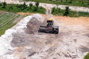 “Công trường sa tặc” của ông Nguyễn Hữu Ch ở thôn 3, xã Sơn Mỹ, huyện Hàm Tân.