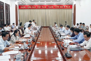 Họp Ban Chỉ đạo triển khai Nghị quyết 98 của TP.HCM.