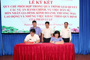 TAND TP.HCM ký kết quy chế phối hợp với VKSND TP trong giải quyết các vụ án hành chính, dân sự.