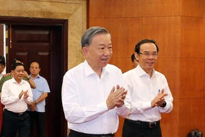 Trung ương và TP.HCM đều kỳ vọng TP sẽ phát triển thành TP toàn cầu, phát triển thông minh, hiện đại, năng động. Trong ảnh: Tổng Bí thư Tô Lâm đến thăm, làm việc với Thành ủy TP.HCM, tháng 8-2024.