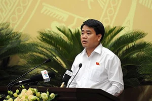 Hà Nội chi mỗi năm 53 tỉ đồng để... cắt cỏ ở đại lộ Thăng Long