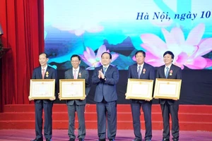 Ông Nguyễn Thế Thảo nhận huân chương Độc lập hạng Nhất