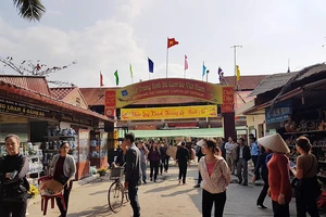 Tự ý đóng cửa chợ gốm Bát Tràng là sai