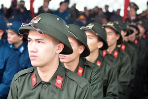 Hà Nội: Hàng chục công chức, viên chức xin nhập ngũ