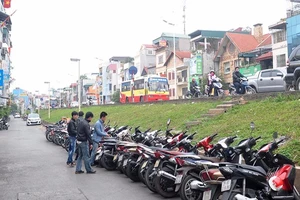 Hà Nội chỉ thay kết cấu chứ không hạ đê sông Hồng