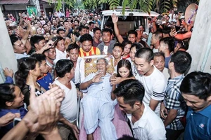 Cụ Lê Đình Kình về nhà trong niềm vui của người Đồng Tâm