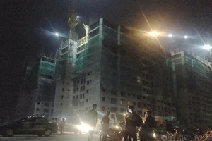 Sẽ truy trách nhiệm vụ sập giàn giáo, 3 người bị thương