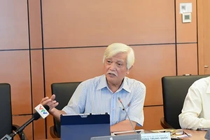 Đề nghị báo cáo về món nợ Luật Về hội và Luật Biểu tình