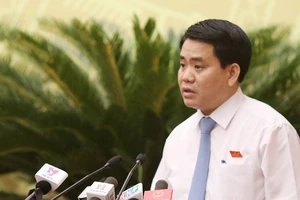 'Cấm xe máy để người giàu đi ô tô?'