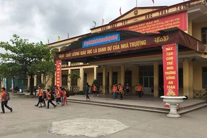 Yêu cầu sa thải cô giáo cho học sinh uống nước giẻ lau 