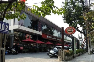 Cưỡng chế hàng loạt công trình sai phép tại mương Nghĩa Đô