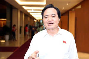 Bộ trưởng GD&ĐT nói về đề xuất dùng tên 'giá dịch vụ đào tạo'