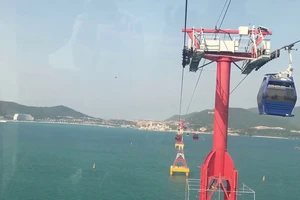 Xem xét đề xuất làm cáp treo dài 5 km vượt sông Hồng