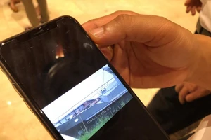 Chủ tịch Hà Nội trưng clip cát tặc lộng hành gần tàu cảnh sát