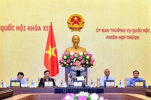 Thường vụ QH bàn tăng thuế môi trường xăng dầu xuyên trưa