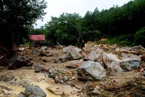  5 người chết, 13 người mất tích do lũ quét, lở đất