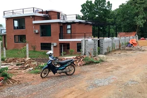 3/45 chủ công trình sai phạm tại rừng Sóc Sơn xin tự tháo dỡ