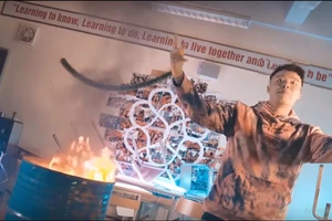 Hà Nội chỉ đạo xử nghiêm vụ đốt sách học sinh để quay MV