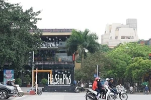 Hà Nội ngại ra toà nên không cưỡng chế nhà hàng lấn dự án 