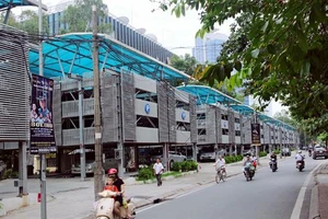 Hà Nội khuyến khích dân nội đô lấy nhà, đất làm bãi đỗ xe 