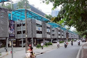 Hà Nội thông qua cơ chế khuyến khích dân làm bãi đỗ xe