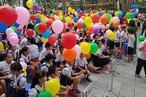 Bộ trưởng TN&MT viết gì gửi nữ sinh ước mơ không bóng bay?