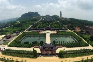 Bộ trưởng TN&MT nói về việc các nơi cấp đất 'khủng' xây chùa