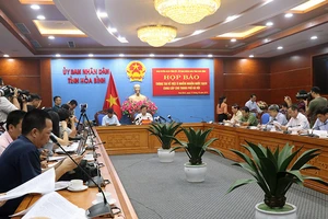 Hòa Bình họp báo vụ ô nhiễm nước sạch sông Đà