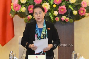 'Có bộ trưởng nói nhanh như tên lửa, dân không nghe được'