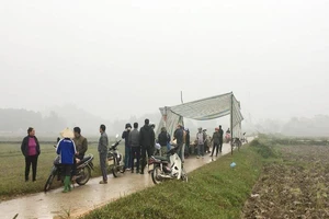 Dân lại chặn xe rác vào bãi rác Nam Sơn