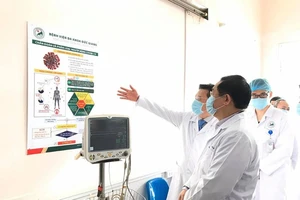 Tân Bí thư Hà Nội thăm khu cách ly phòng dịch COVID-19