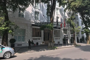 Phong tỏa, phun khử khuẩn khách sạn Metropole Hà Nội