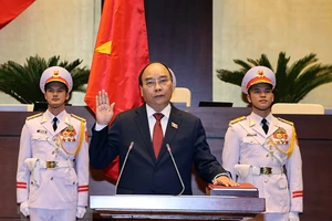 Tân Chủ tịch nước Nguyễn Xuân Phúc tuyên thệ nhậm chức. Ảnh: TTXVN