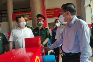 Hà Nội lấy mẫu xét nghiệm phóng viên đưa tin về cuộc bầu cử