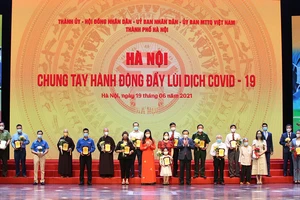 Hơn 1.700 tỷ đồng ủng hộ để Hà Nội chống dịch và mua vaccine