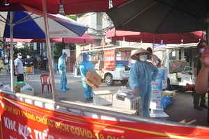 Lập tổ cung ứng lương thực cho 2,3 vạn dân phường Chương Dương bị cách ly