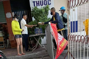 Chủ tịch phường xử phạt Bí thư phường vì không đeo khẩu trang 