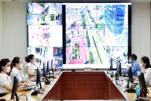 Hà Nội: Tổng đài 1022 tư vấn về COVID-19, thêm kênh hỗ trợ người dân