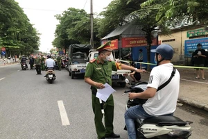 Công an xử lý vụ tự chế giấy đi đường để qua chốt kiểm soát