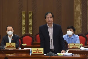 Bộ trưởng GD&ĐT đề nghị cho học sinh ngoại thành Hà Nội đến trường