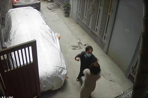 1 Vụ phó bị tạm đình chỉ vì xô xát với hàng xóm khi tranh chấp chỗ đỗ xe 