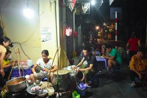 Hà Nội chính thức bỏ quy định quán ăn được mở cửa đến 21 giờ