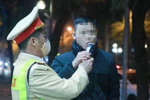 Kiểm tra nồng độ cồn người tham gia giao thông