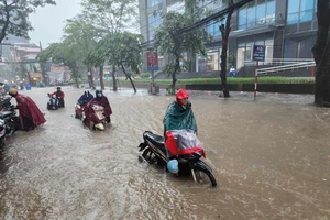 Hai đợt mưa lớn liên tiếp, Hà Nội xuất hiện hơn 20 điểm úng ngập