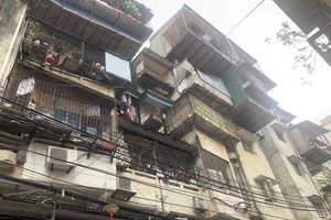 Hà Nội cần cơ chế mạnh hơn để cải tạo chung cư cũ, xử lý xây sai phép
