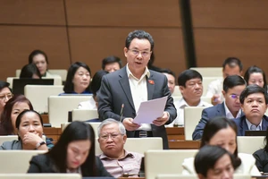 Phát triển giao thông đô thị Hà Nội không thể bằng những con đường đắt nhất hành tinh